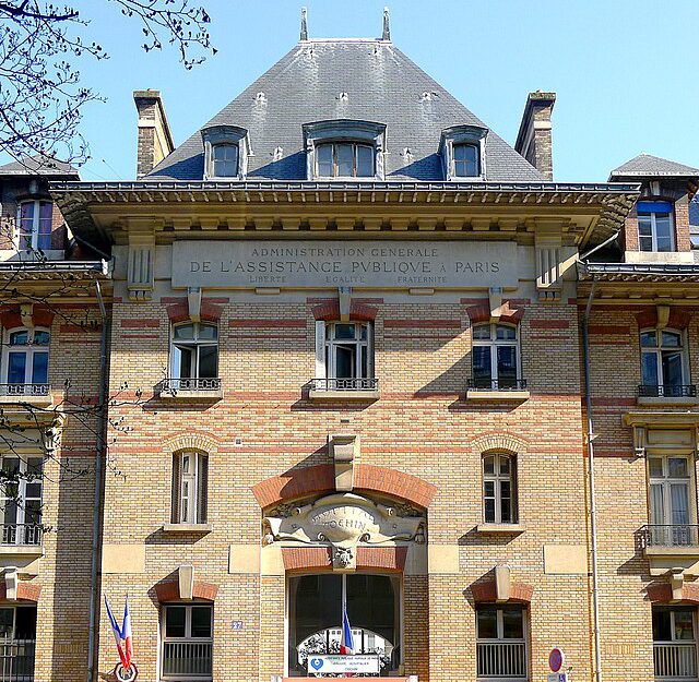 Devanture de l'hôpital de Cochin